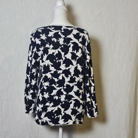 CeCe By Cynthia Steffe Blue/White Floral Long Sleeve Soft Womens Sweater Sz M - Picture 4 of 9